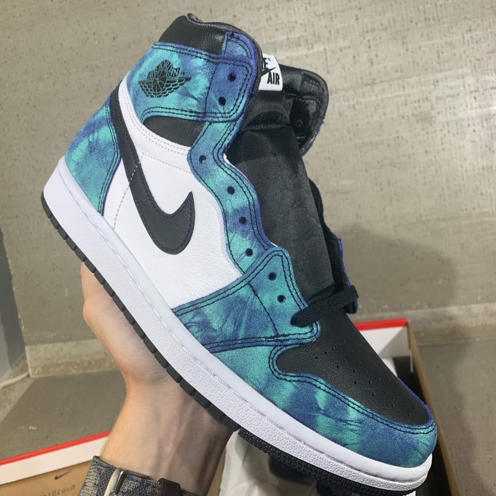 Nike Jordan 1 tie dye women’s 9.5 and 8.5 men 7 8